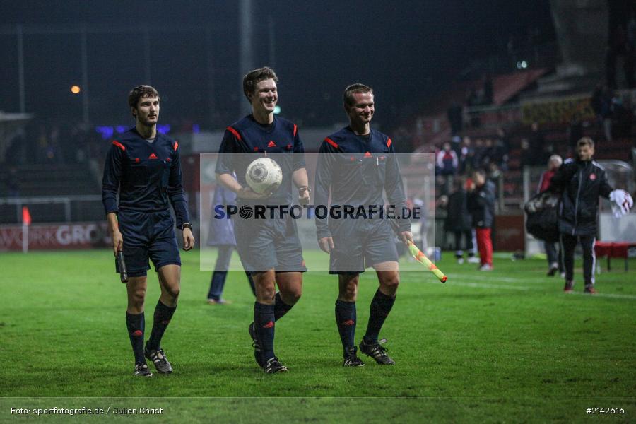 Schiedsrichter, Jonas Schieder, Roman Solter, Philipp Götz, 13.11.2014, 1. FCN II, Kickers Würzburg, Flyeralarm Arena, Fussball, Würzburger Kickers, FC Nürnberg II, FC Würzburger Kickers - Bild-ID: 2142616