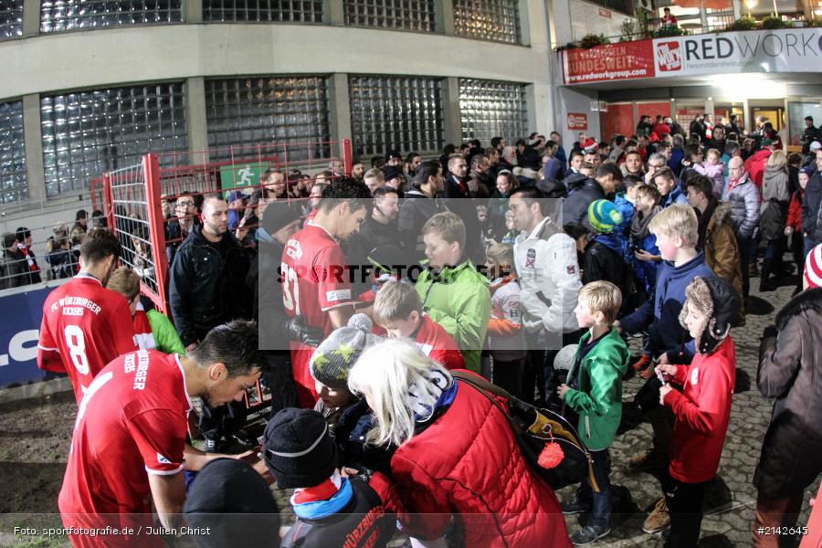 Christopher Bieber, Autogramme, 13.11.2014, 1. FCN II, Kickers Würzburg, Flyeralarm Arena, Fussball, Würzburger Kickers, FC Nürnberg II, FC Würzburger Kickers - Bild-ID: 2142645