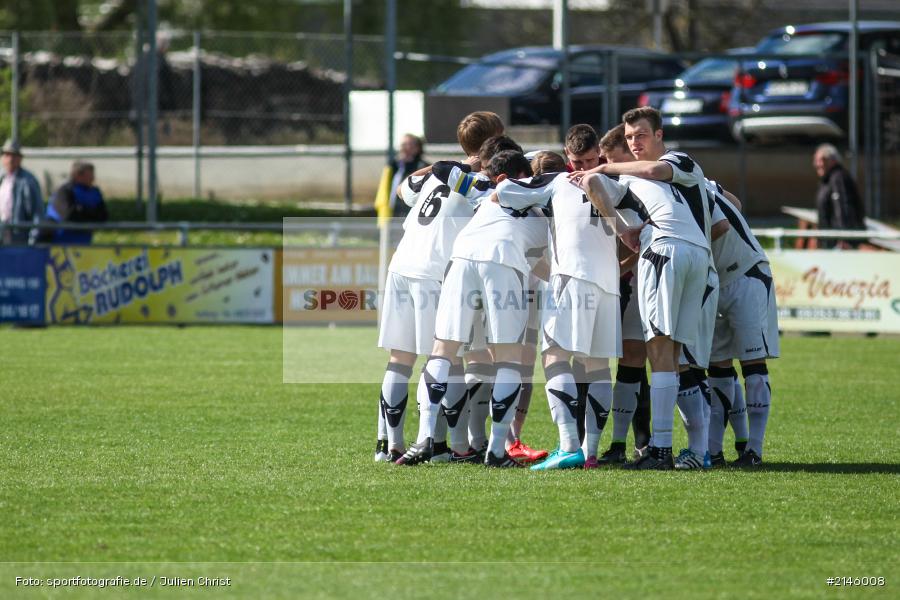 Team circle, Mannschaftskreis, Soccer, Sportfoto, Pressefoto, TSV Karlburg, SV Pettstadt, Landesliga, Fussball - Bild-ID: 2146008