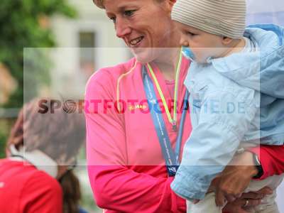 Fotos von Siegerehrungen Halbmarathon auf sportfotografie.de