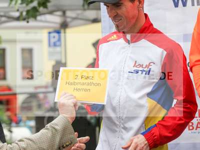 Fotos von Siegerehrungen Halbmarathon auf sportfotografie.de