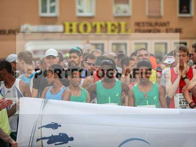 Fotos von Start der Gruppen auf sportfotografie.de