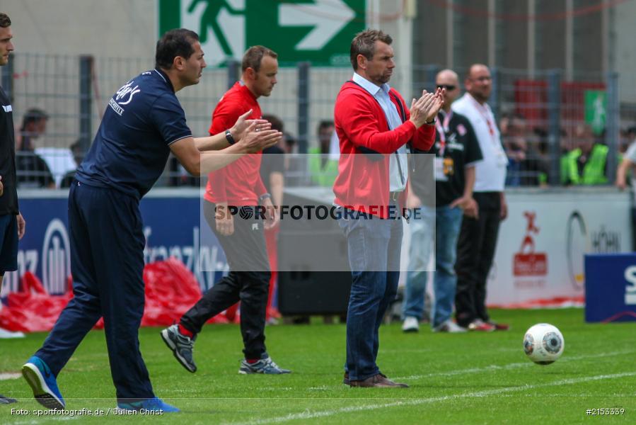 gestikuliert, gibt Anweisungen, Trainer, Fuat Kilic, Bernd Hollerbach, flyeralarm Arena, Dallenberg, Kickers Stadion, 3. Liga, Relegation, Meisterschaft, 1. FC Saarbrücken, FC Würzburger Kickers - Bild-ID: 2153339