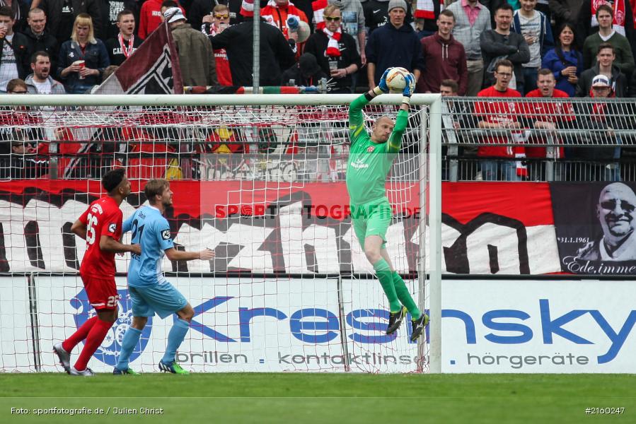 Robert Wulnikowski, 09.04.2016, flyeralarm Arena, Würzburg, Fussball, 3. Liga, SV Stuttgarter Kickers, FC Würzburger Kickers - Bild-ID: 2160247