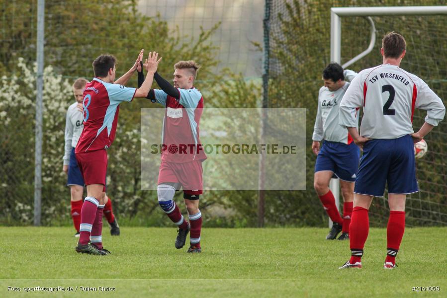 Fussball, 24.04.2016, Gruppe 2, Kreisliga Würzburg, TSV Retzbach, FC Wiesenfeld-Halsbach - Bild-ID: 2161058
