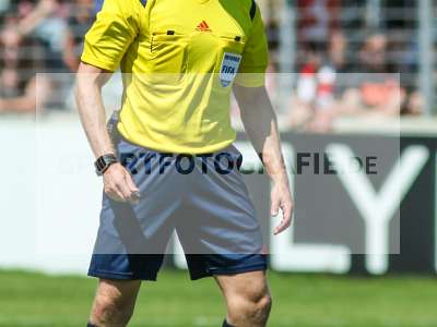Fotos von FC Würzburger Kickers - Holstein Kiel auf sportfotografie.de
