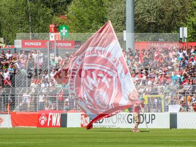 Fotos von FC Würzburger Kickers - Holstein Kiel auf sportfotografie.de