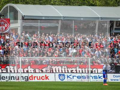 Fotos von FC Würzburger Kickers - Holstein Kiel auf sportfotografie.de