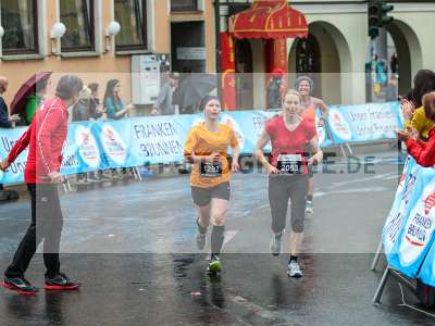 Fotos von iWelt Marathon / WVV Halbmarathon (Zieleinläufe) auf sportfotografie.de