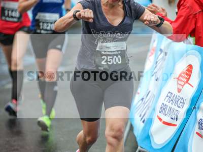 Fotos von iWelt Marathon / WVV Halbmarathon (Zieleinläufe) auf sportfotografie.de