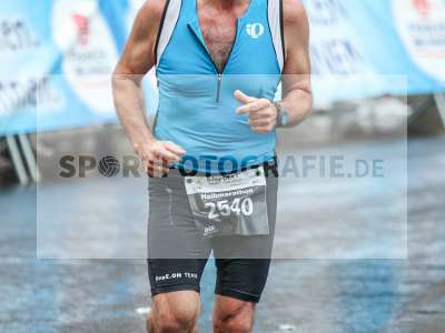 Fotos von iWelt Marathon / WVV Halbmarathon (Zieleinläufe) auf sportfotografie.de