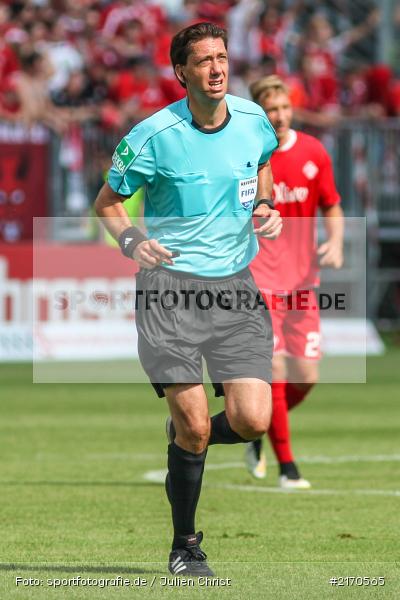 Manuel Gräfe, 14.08.2016, flyeralarm Arena, Würzburg, 2. Bundesliga, 1. FC Kaiserslautern, FC Würzburger Kickers - Bild-ID: 2170565