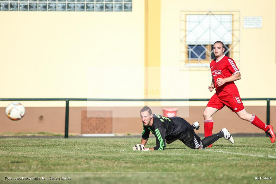 Stephan Knoblich, Daniel Albert, Fussball, 11.09.2016, Kreisklasse, BSC Aura, FC Karsbach - Bild-ID: 2171440