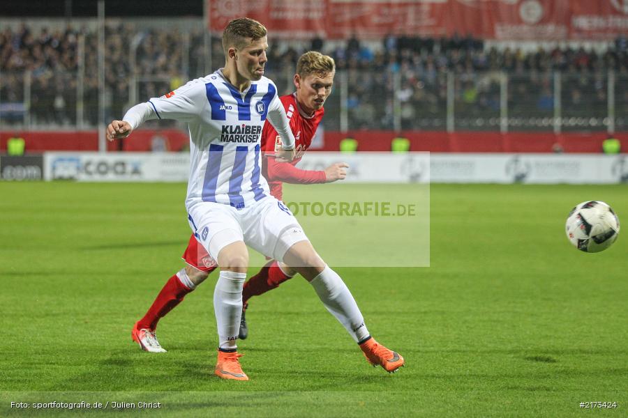 Felix Müller, Florian Kamberi, Würzburg, Flyeralarm-Arena, Bundesliga, 21.10.2016, Fußball, 2. Bundesliga, Karlsruher SC, FC Würzburger Kickers - Bild-ID: 2173424