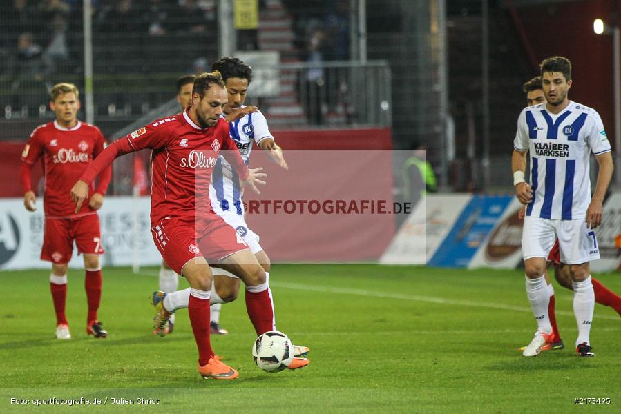 Hiroki Yamada, Rico Benatelli, Würzburg, Flyeralarm-Arena, Bundesliga, 21.10.2016, Fußball, 2. Bundesliga, Karlsruher SC, FC Würzburger Kickers - Bild-ID: 2173495