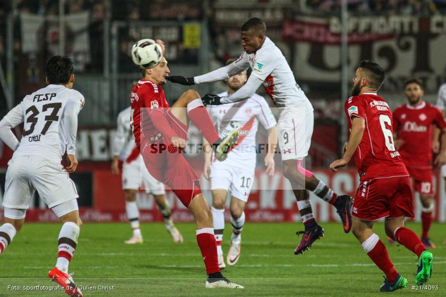 Fafà Picault, Tobias Schröck, 2. Bundesliga, 07.11.2016, Würzburg, flyeralarm Arena, FC St. Pauli, FC Würzburger Kickers - Bild-ID: 2174093