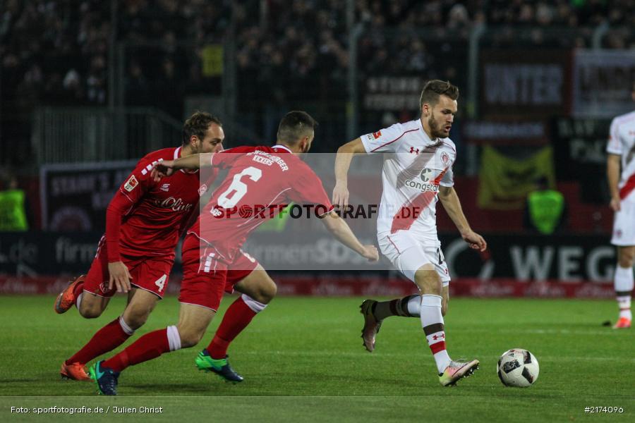 Christopher Buchtmann, Anastasios Lagos, 2. Bundesliga, 07.11.2016, Würzburg, flyeralarm Arena, FC St. Pauli, FC Würzburger Kickers - Bild-ID: 2174096