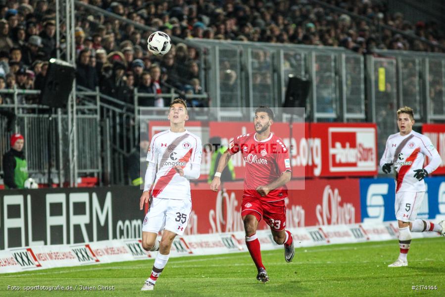 Elia Soriano, Brian Koglin, 2. Bundesliga, 07.11.2016, Würzburg, flyeralarm Arena, FC St. Pauli, FC Würzburger Kickers - Bild-ID: 2174144