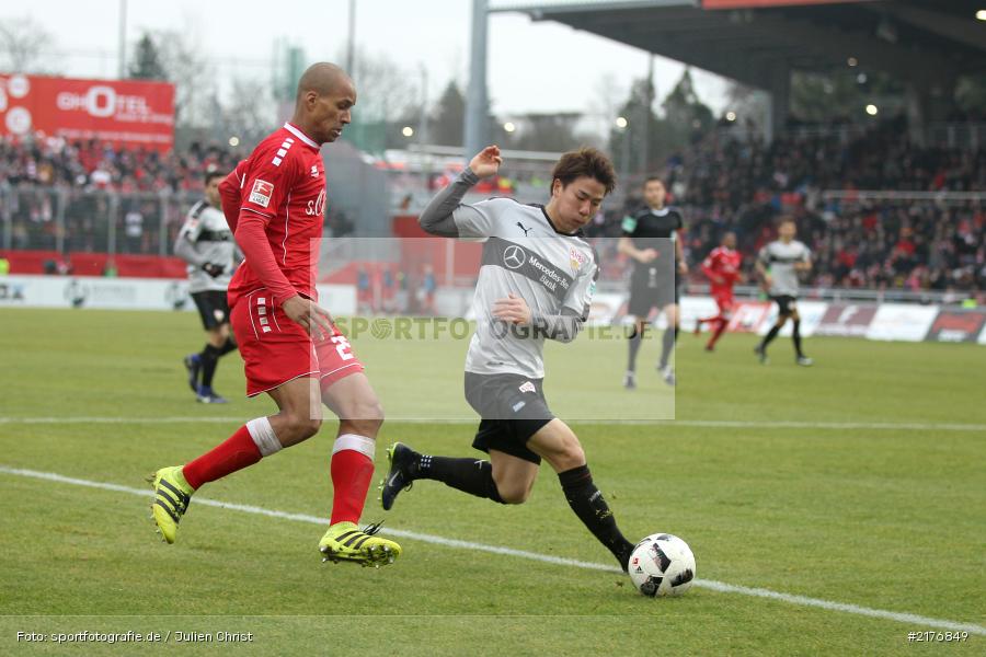 Takuma Asano, David Pisot, VfB Stuttgart, FWK 1907, Würzburg, 2. Bundesliga, flyeralarm Arena, FC Würzburger Kickers - Bild-ID: 2176849