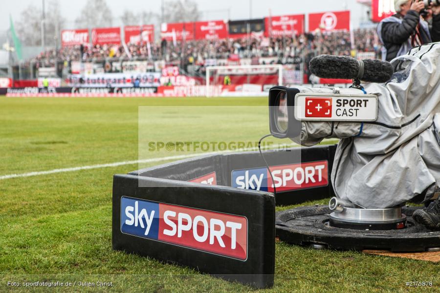 TV Kamera, sportcast, sky, VfB Stuttgart, FWK 1907, Würzburg, 2. Bundesliga, flyeralarm Arena, FC Würzburger Kickers - Bild-ID: 2176878