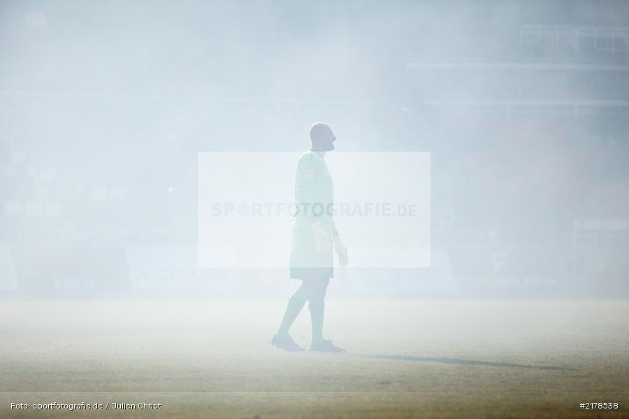 Robert Wulnikowski, Pyrotechnik, 11.02.2017, Dallenberg, flyeralarm Arena, Fussball, 2. Bundesliga, 1. FC Heidenheim 1846, FC Würzburger Kickers - Bild-ID: 2178538