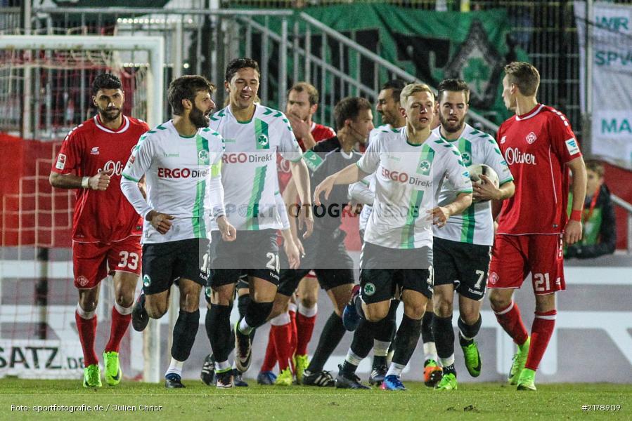 Niko Gießelmann, Benedikt Kirsch, Marco Caligiuri, Robert Žulj, 24.02.2017, Dallenberg, flyeralarm Arena, Fussball, 2. Bundesliga, SpVgg Greuther Fürth, FC Würzburger Kickers - Bild-ID: 2178909