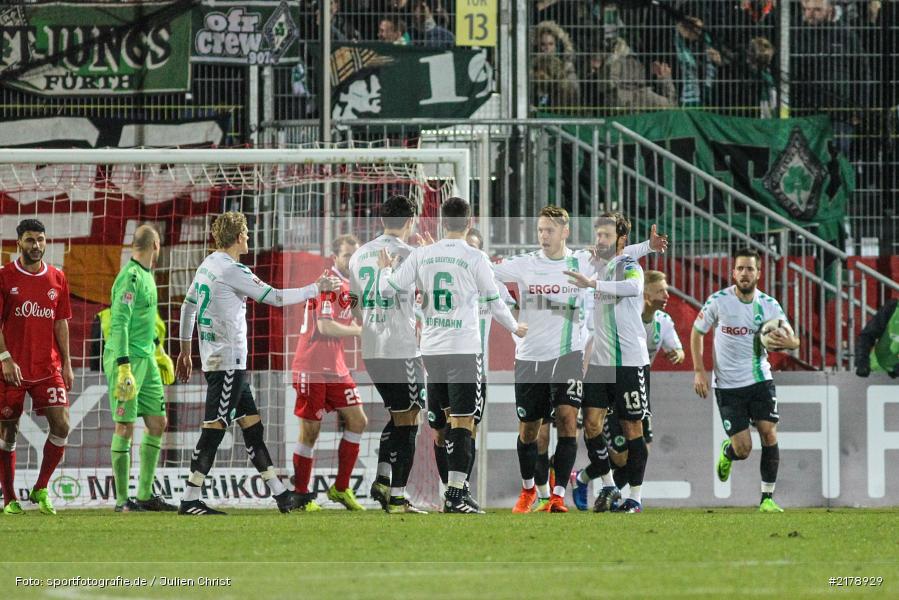 Niko Gießelmann, Marcel Franke, Marco Caligiuri, Robert Žulj, Andreas Hofmann, Veton Berisha, 24.02.2017, Dallenberg, flyeralarm Arena, Fussball, 2. Bundesliga, SpVgg Greuther Fürth, FC Würzburger Kickers - Bild-ID: 2178929