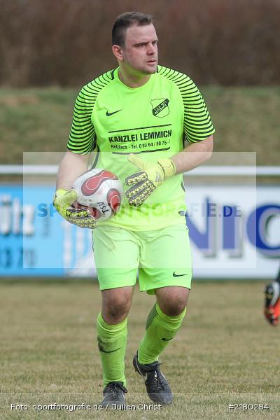 Fabian Brand, TSV Uettingen, TSV Retzbach, Kreisliga Würzburg, 05.03.2017 - Bild-ID: 2180284