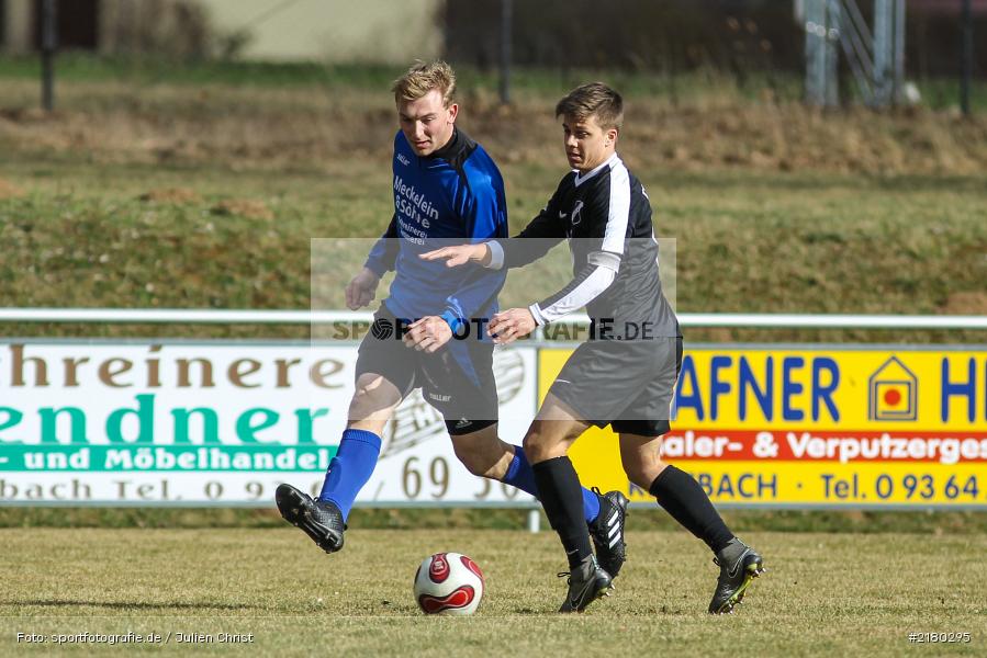 Dominik Hehrlein, Hannes Weimer, TSV Uettingen, TSV Retzbach, Kreisliga Würzburg, 05.03.2017 - Bild-ID: 2180295