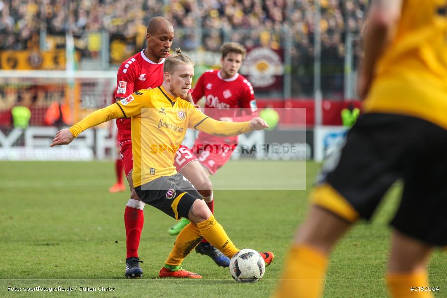 Marvin Stefaniak, David Pisot, 11.03.2017, Dallenberg, flyeralarm Arena, Fussball, 2. Bundesliga, SG Dynamo Dresden, FC Würzburger Kickers - Bild-ID: 2182064 Marvin Stefaniak, David Pisot, 11.03.2017, Dallenberg, flyeralarm Arena, Fussball, 2. Bundesliga, SG Dynamo Dresden, FC Würzburger Kickers - Bild-ID: 2182064