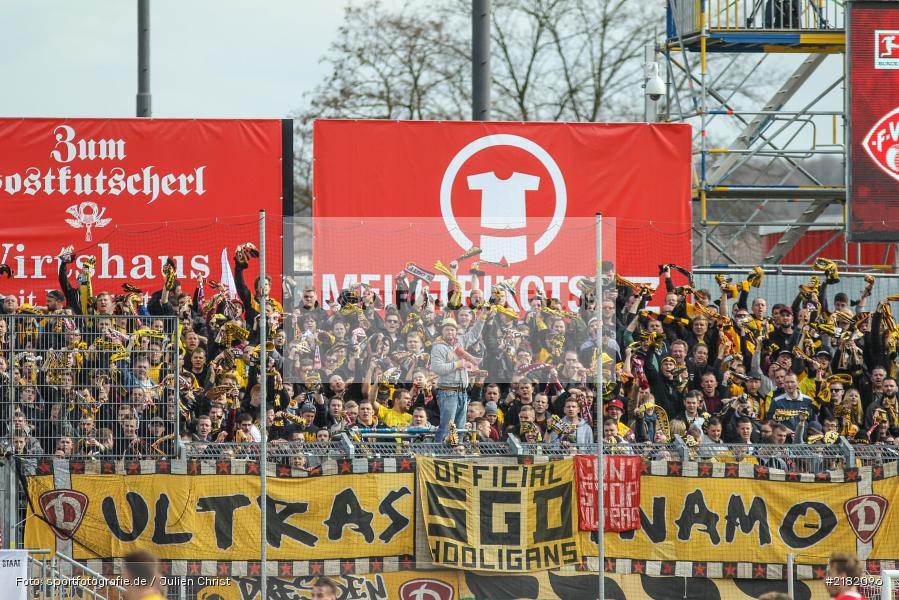 11.03.2017, Dallenberg, flyeralarm Arena, Fussball, 2. Bundesliga, SG Dynamo Dresden, FC Würzburger Kickers - Bild-ID: 2182096 11.03.2017, Dallenberg, flyeralarm Arena, Fussball, 2. Bundesliga, SG Dynamo Dresden, FC Würzburger Kickers - Bild-ID: 2182096