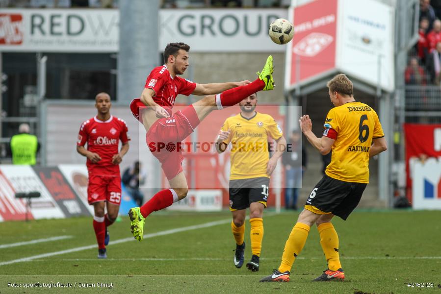Marco Hartmann, Lukas Fröde, Hohes Bein, 11.03.2017, Dallenberg, flyeralarm Arena, Fussball, 2. Bundesliga, SG Dynamo Dresden, FC Würzburger Kickers - Bild-ID: 2182123 Marco Hartmann, Lukas Fröde, Hohes Bein, 11.03.2017, Dallenberg, flyeralarm Arena, Fussball, 2. Bundesliga, SG Dynamo Dresden, FC Würzburger Kickers - Bild-ID: 2182123