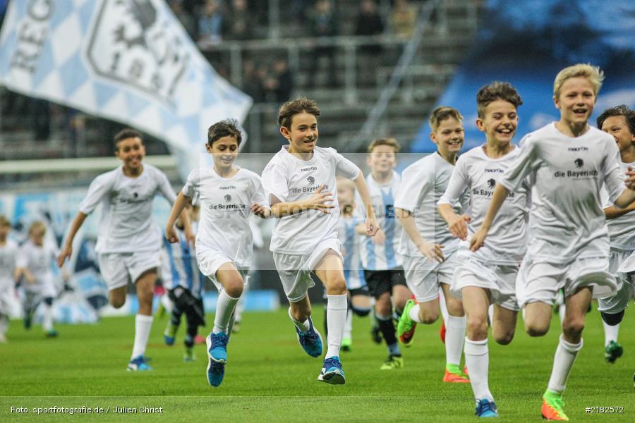 Einlaufkids, Allianz Arena, 17.03.2017, Fussball, 2. Bundesliga, FC Würzburger Kickers, TSV 1860 München - Bild-ID: 2182572