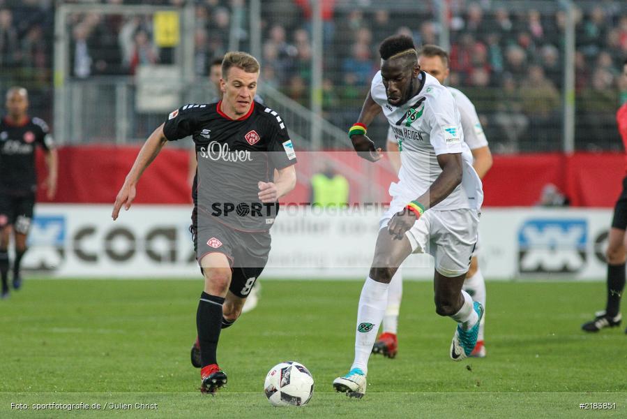 Emanuel Taffertshofer, Salif Sané, 07.04.2017, Fussball, 2. Bundesliga, Hannover 96, FC Würzburger Kickers - Bild-ID: 2183851 Emanuel Taffertshofer, Salif Sané, 07.04.2017, Fussball, 2. Bundesliga, Hannover 96, FC Würzburger Kickers - Bild-ID: 2183851