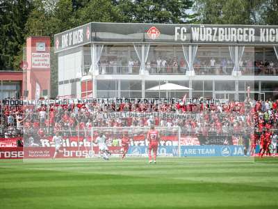 Fotos von FC Würzburger Kickers - SV Werder Bremen II auf sportfotografie.de