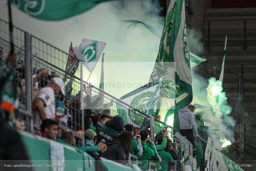 Pyrotechnik, SVW, FWK, Fussball, DFB, Bieberer Berg, Hessen, Offenbach, 12.08.2017, DFB-Pokal, SV Werder Bremen, FC Würzburger Kickers - Bild-ID: 2193184