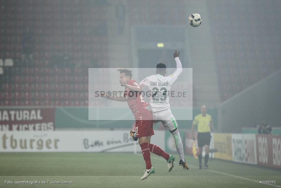 Sebastian Schuppan, Theodor Gebre Selassie, SVW, FWK, Fussball, DFB, Bieberer Berg, Hessen, Offenbach, 12.08.2017, DFB-Pokal, SV Werder Bremen, FC Würzburger Kickers - Bild-ID: 2193192