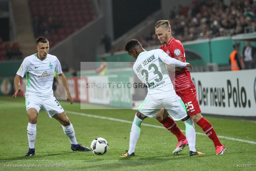 Björn Jopek, Theodor Gebre Selassie, SVW, FWK, Fussball, DFB, Bieberer Berg, Hessen, Offenbach, 12.08.2017, DFB-Pokal, SV Werder Bremen, FC Würzburger Kickers - Bild-ID: 2193197 Björn Jopek, Theodor Gebre Selassie, SVW, FWK, Fussball, DFB, Bieberer Berg, Hessen, Offenbach, 12.08.2017, DFB-Pokal, SV Werder Bremen, FC Würzburger Kickers - Bild-ID: 2193197