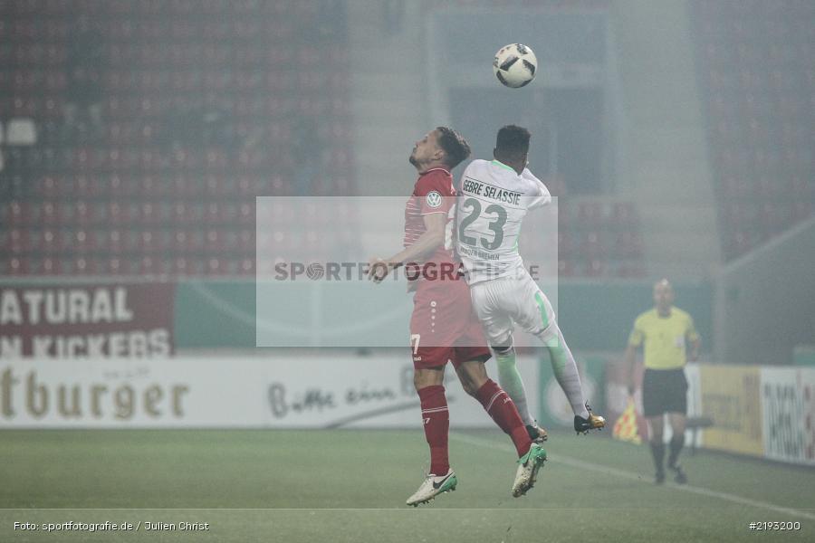 Theodor Gebre Selassie, Sebastian Schuppan, SVW, FWK, Fussball, DFB, Bieberer Berg, Hessen, Offenbach, 12.08.2017, DFB-Pokal, SV Werder Bremen, FC Würzburger Kickers - Bild-ID: 2193200