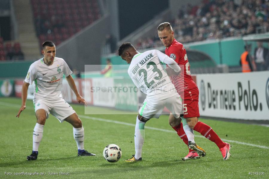 Björn Jopek, Theodor Gebre Selassie, SVW, FWK, Fussball, DFB, Bieberer Berg, Hessen, Offenbach, 12.08.2017, DFB-Pokal, SV Werder Bremen, FC Würzburger Kickers - Bild-ID: 2193201