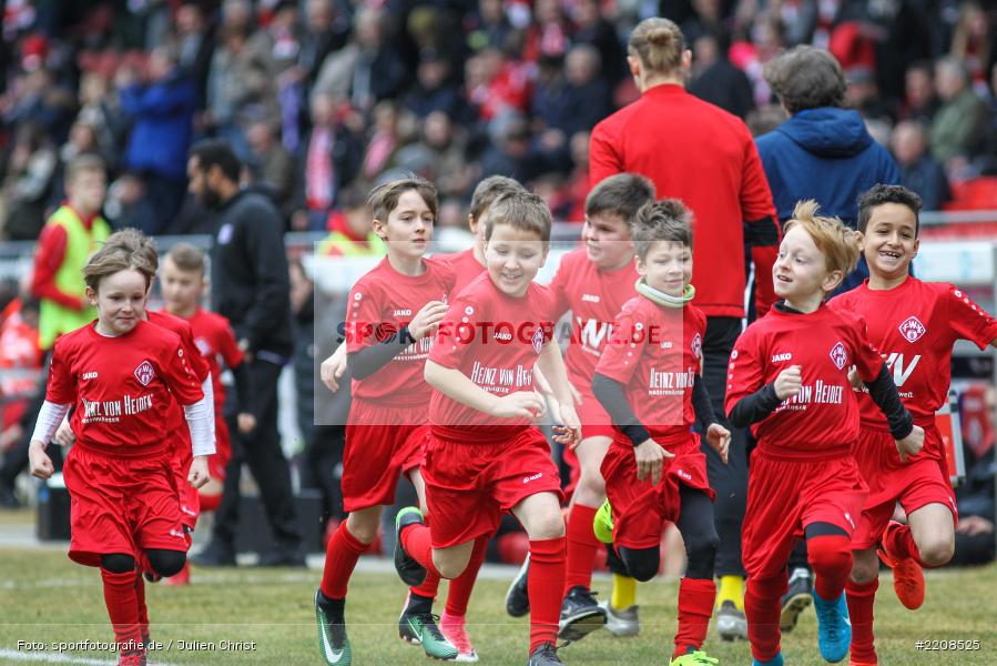 Einlaufkinder, 10.03.2018, Würzburg, flyeralarm Arena, 3. Liga, VfL Osnabrück, FC Würzburger Kickers - Bild-ID: 2208525