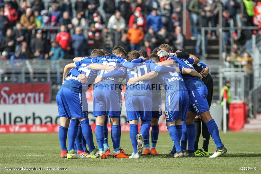 Mannschaftskreis, FLYERALARM Arena, 3. Liga, 24.03.2018, Karlsruher SC, FC Würzburger Kickers - Bild-ID: 2208940