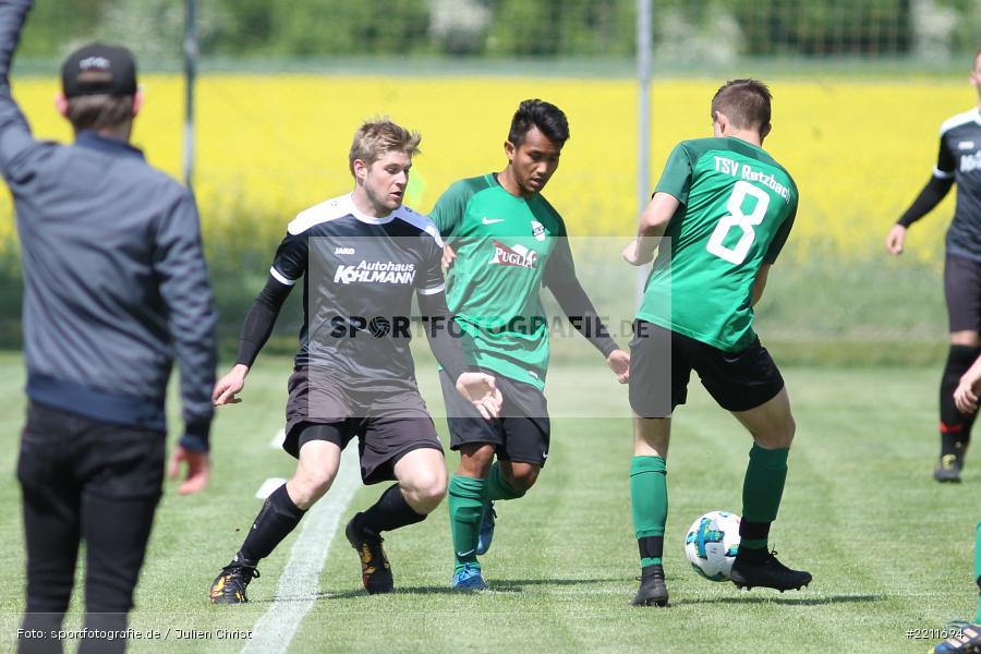 Felix Gold, Mario Hartmann, Thawatchai Pimsai, 01.05.2018, Kreisliga Würzburg, TSV Karlburg II, TSV Retzbach - Bild-ID: 2211694