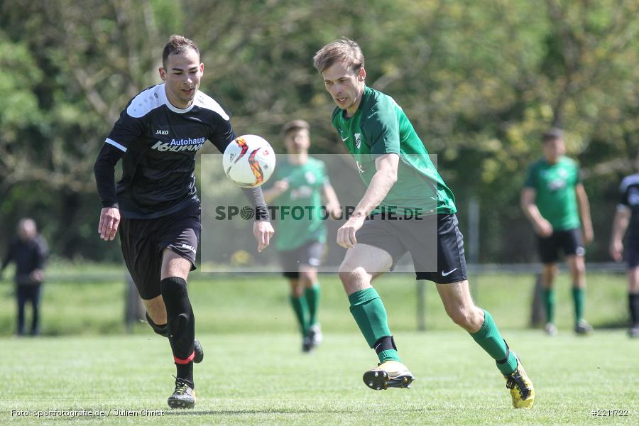 Thorsten Maier, Sebastian Weiß, 01.05.2018, Kreisliga Würzburg, TSV Karlburg II, TSV Retzbach - Bild-ID: 2211722 Thorsten Maier, Sebastian Weiß, 01.05.2018, Kreisliga Würzburg, TSV Karlburg II, TSV Retzbach - Bild-ID: 2211722