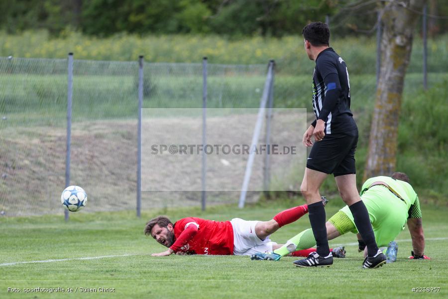 Nicolai Zull, Julian Mehling, Peter Sprung, Bezirksliga Ufr. West, 05.05.2019, SV Vatan Spor Aschaffenburg, TSV Retzbach - Bild-ID: 2238957