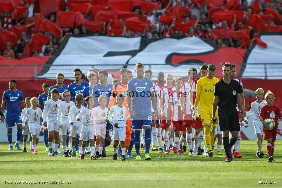 Kevin Vogt, Dallenberg, FLYERALARM Arena, Saison 2019/2020, Runde 1, DFB Pokal, TSG 1899 Hoffenheim, FC Würzburger Kickers - Bild-ID: 2253234 Kevin Vogt, Dallenberg, FLYERALARM Arena, Saison 2019/2020, Runde 1, DFB Pokal, TSG 1899 Hoffenheim, FC Würzburger Kickers - Bild-ID: 2253234