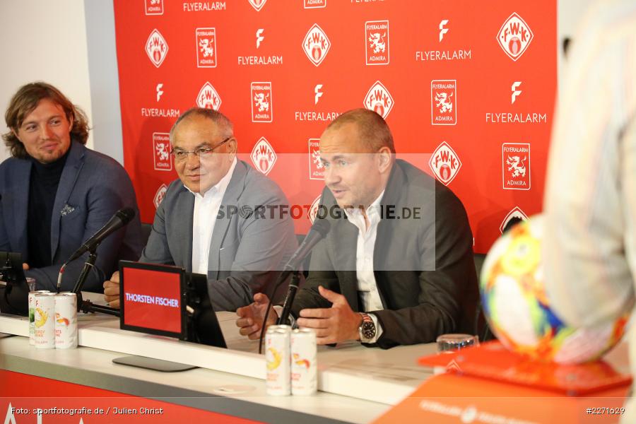 Daniel Sauer, Thorsten Fischer, Felix Magath, 20.01.2020, FLYERALARM Würzburg, Pressekonferenz FLYERALARM Global Soccer - Bild-ID: 2271629 Daniel Sauer, Thorsten Fischer, Felix Magath, 20.01.2020, FLYERALARM Würzburg, Pressekonferenz FLYERALARM Global Soccer - Bild-ID: 2271629