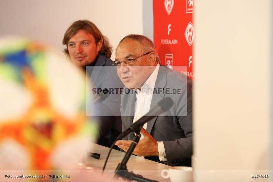 Daniel Sauer, Felix Magath, 20.01.2020, FLYERALARM Würzburg, Pressekonferenz FLYERALARM Global Soccer - Bild-ID: 2271648