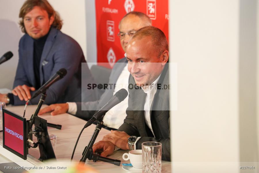 Daniel Sauer, Thorsten Fischer, Felix Magath, 20.01.2020, FLYERALARM Würzburg, Pressekonferenz FLYERALARM Global Soccer - Bild-ID: 2271651