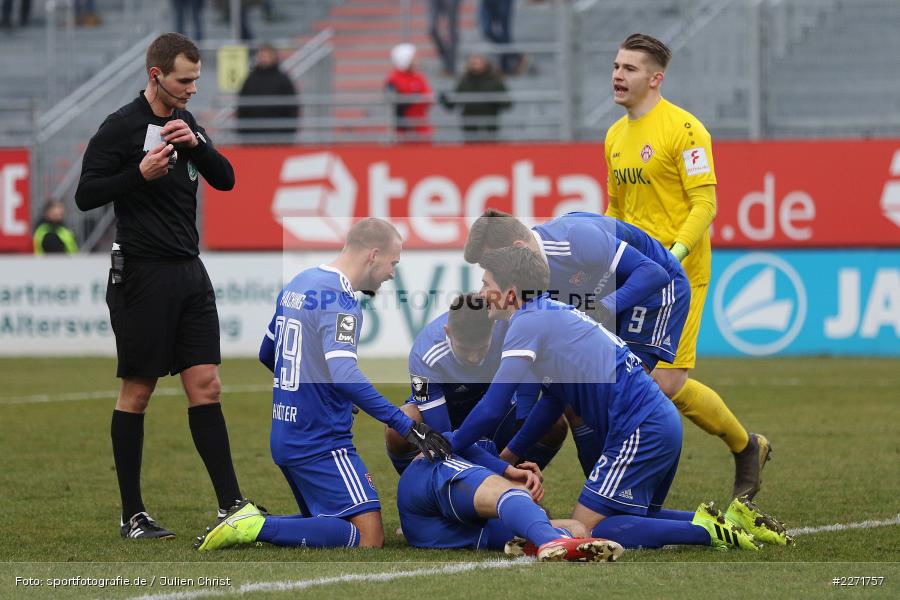 Vincent Mueller, Markus Schwabl, Felix Schroeter, Lucas Hufnagel, FLYERALARM Arena, Wuerzburg, 25.01.2020, DFB, sport, action, Fussball, 3. Liga, SpVgg Unterhaching, FC Wuerzburger Kickers - Bild-ID: 2271757